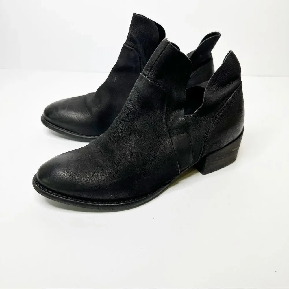SEYCHELLES Womens Size 5 Black Suede Deep V‎ Side Booties Score